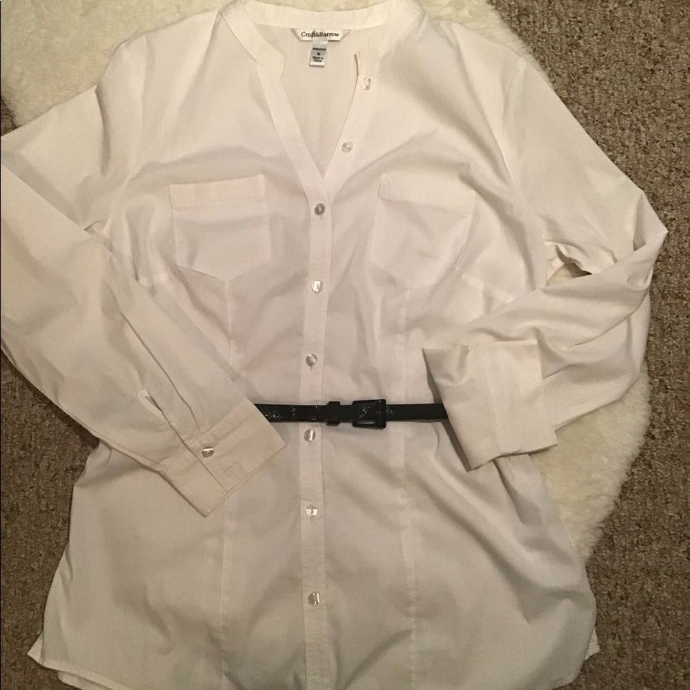 Women’s size medium croft and barrow stretch long sleeve white button down top